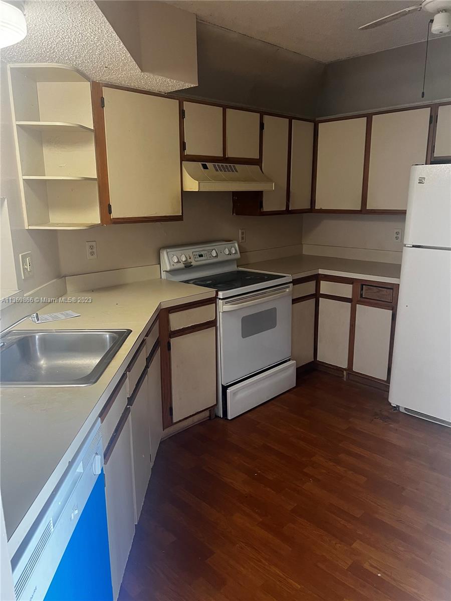 889 Hamilton Dr Unit: 889E