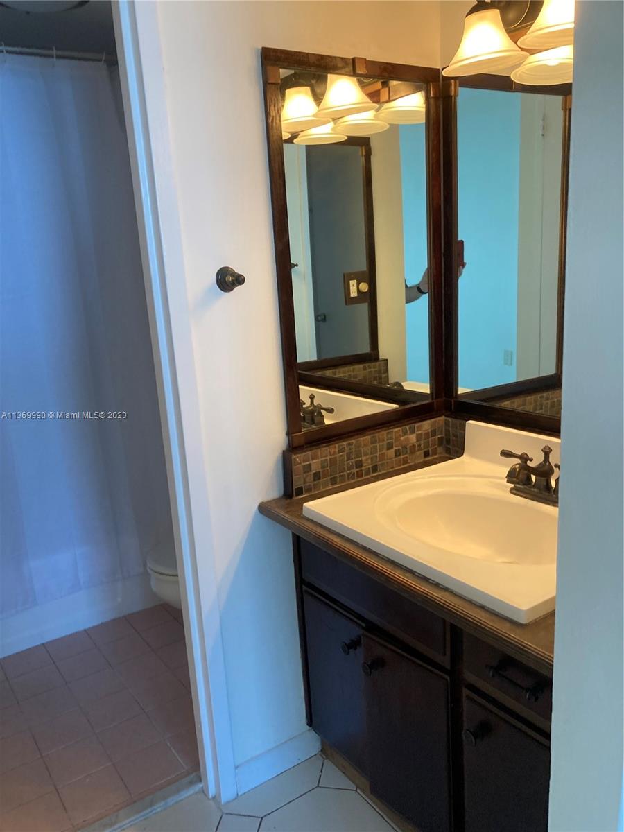 2899 Collins Ave Unit: 849