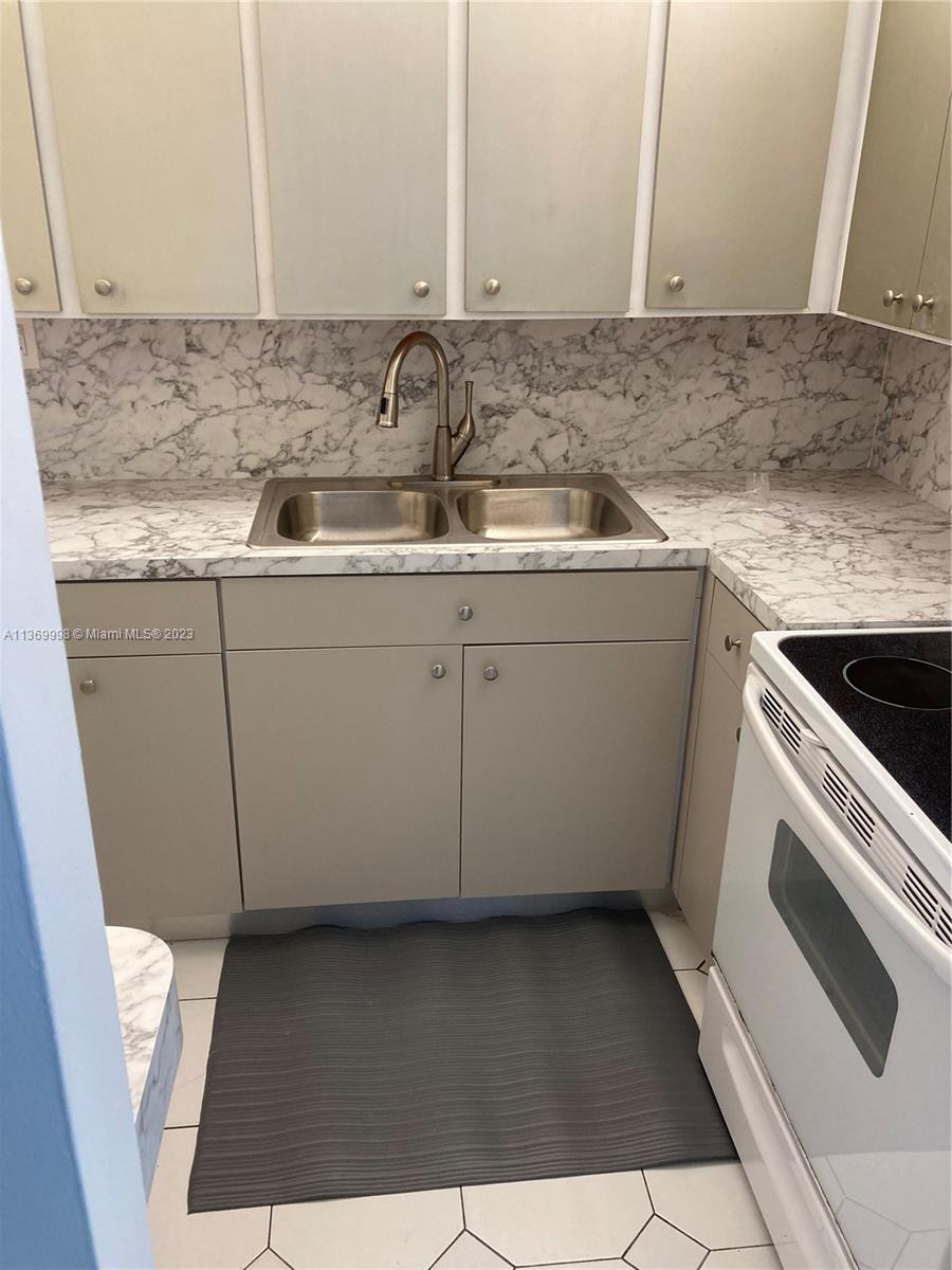 2899 Collins Ave Unit: 849
