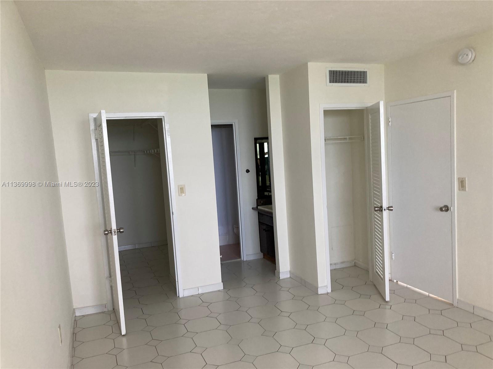 2899 Collins Ave Unit: 849