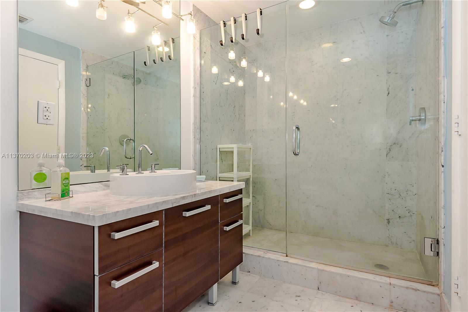 244 Biscayne Blvd # 1005