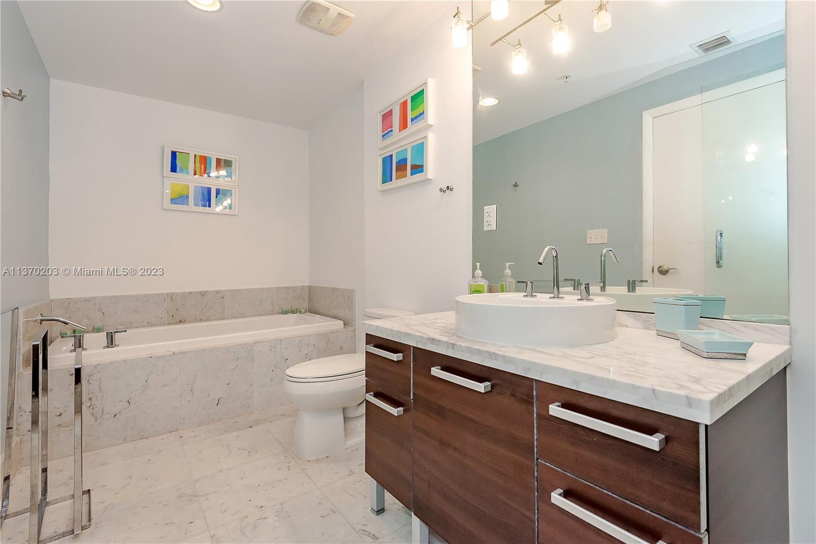 244 Biscayne Blvd # 1005