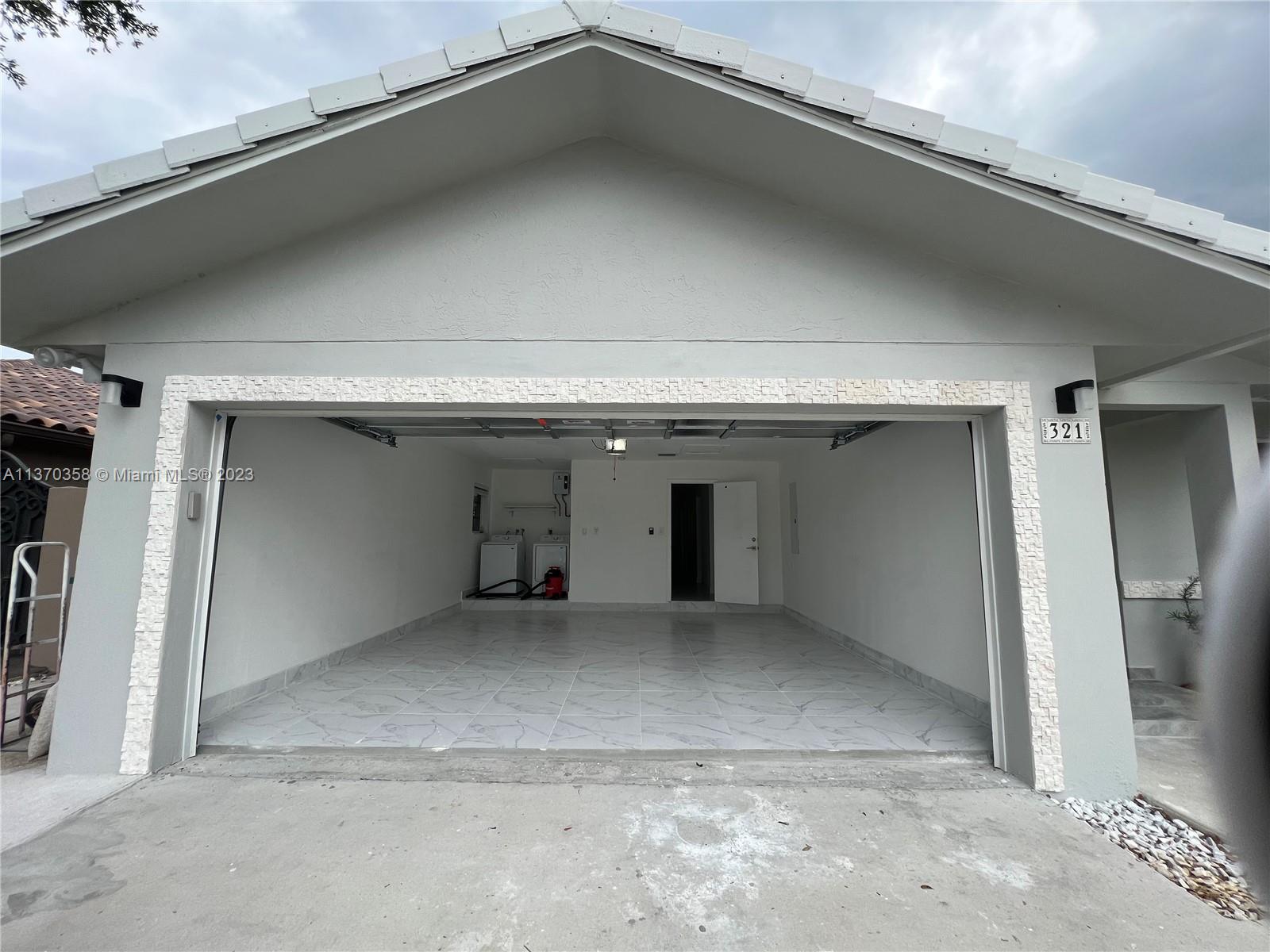 321 SW 136th Ct