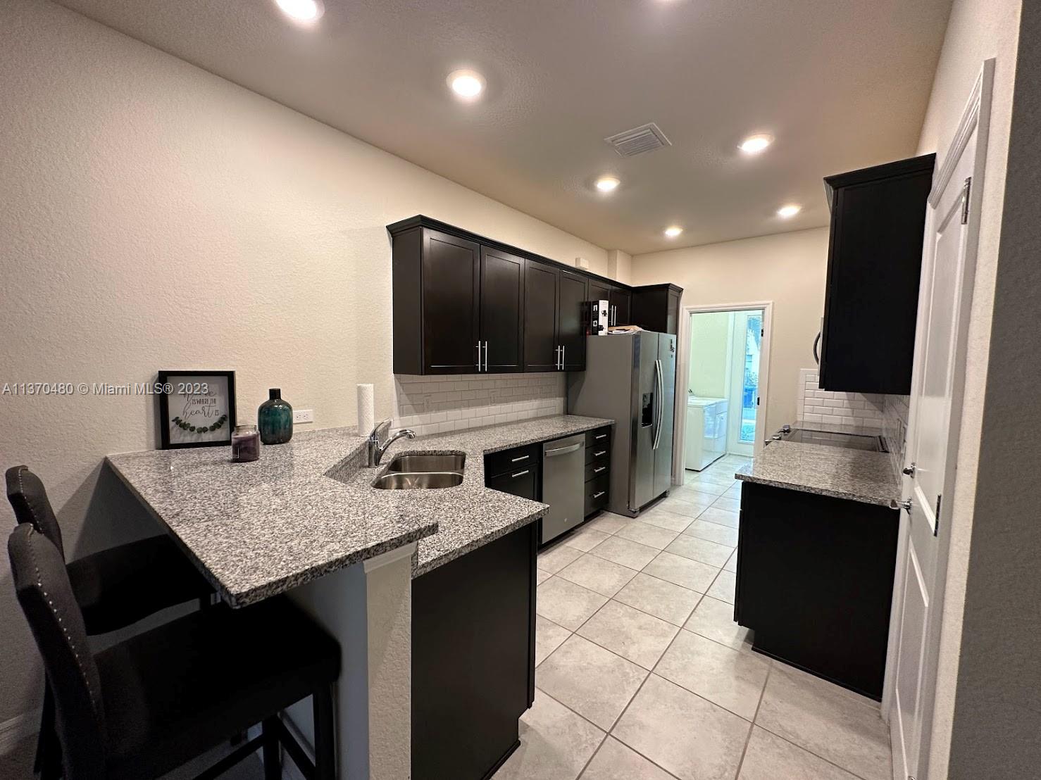1240 Eucalyptus Dr Unit: 2