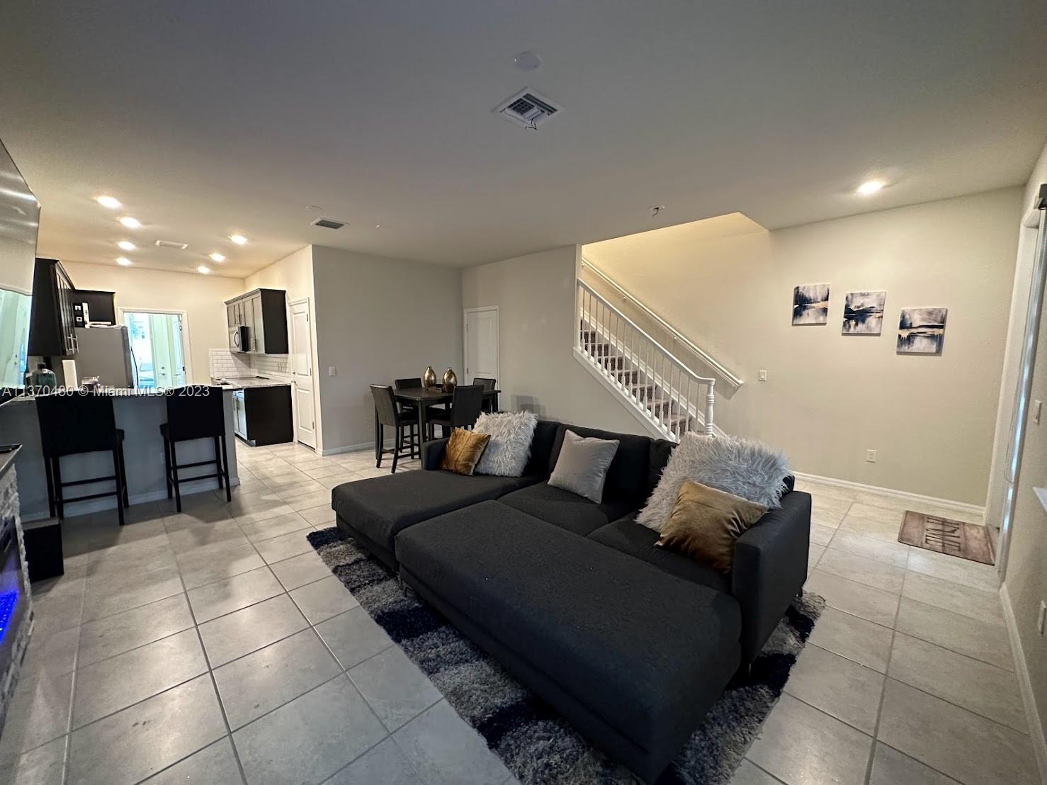 1240 Eucalyptus Dr Unit: 2