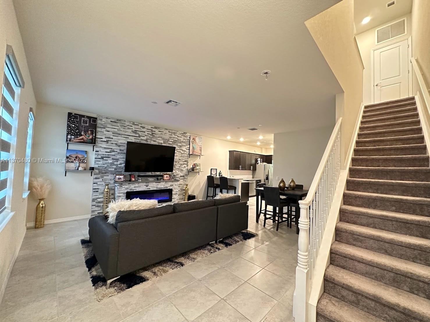 1240 Eucalyptus Dr Unit: 2