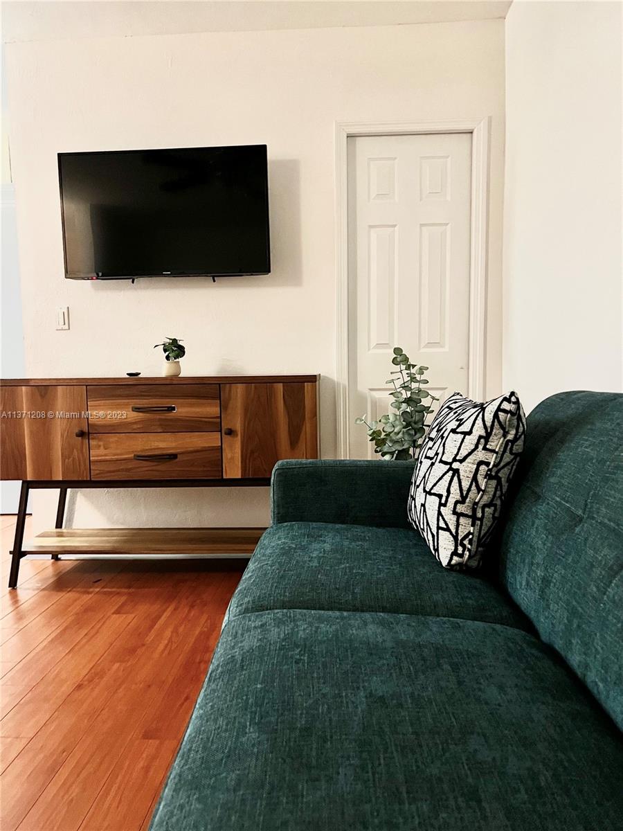6330 SW 79th St Unit: 21