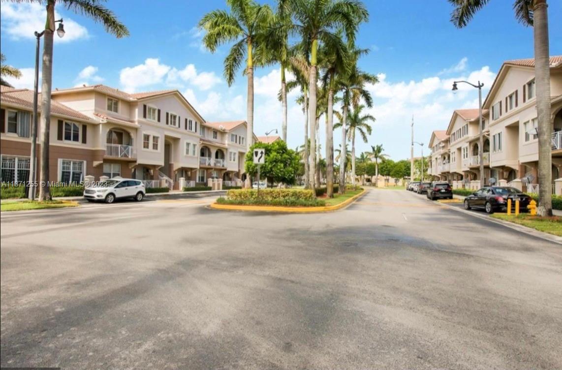 8882 W Flagler St Unit: 208