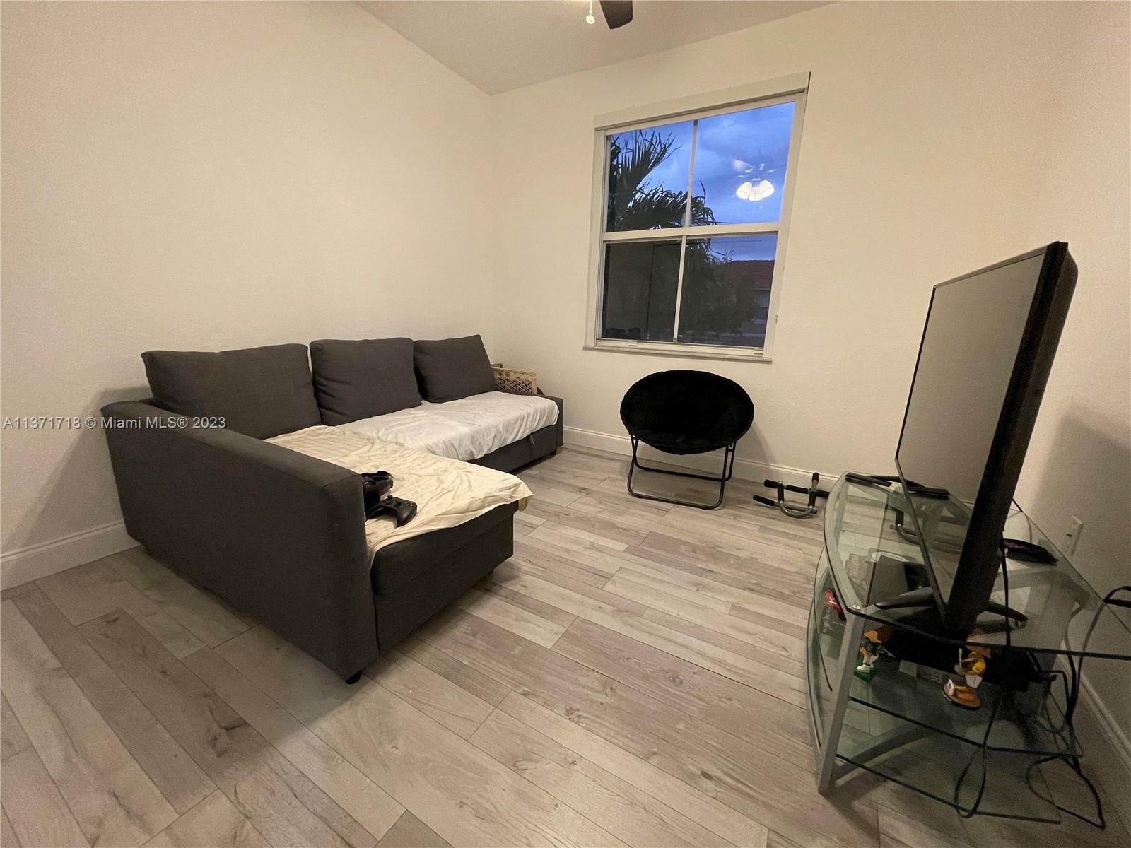 876 NW 135th Ter Unit: 876