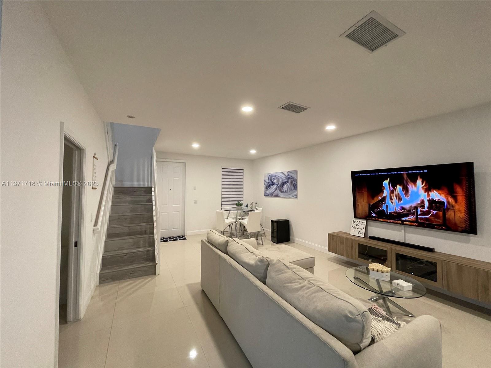 876 NW 135th Ter Unit: 876