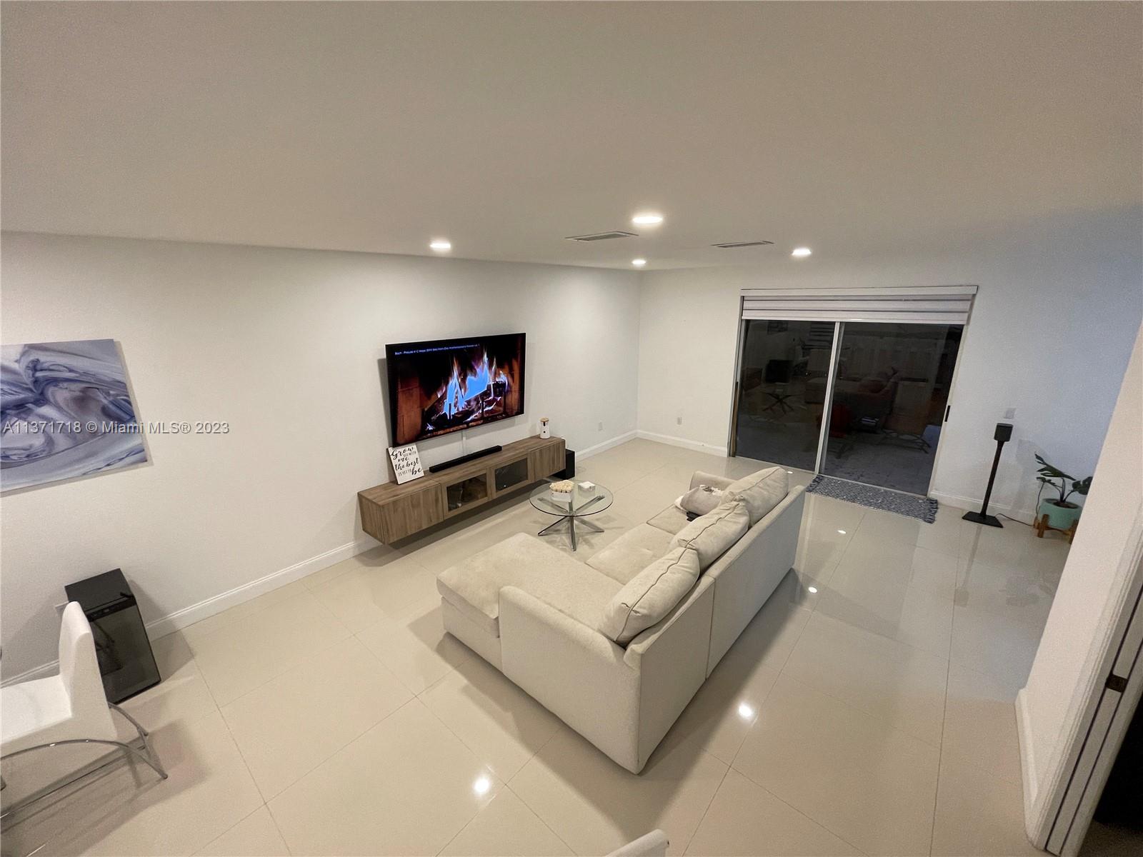 876 NW 135th Ter Unit: 876