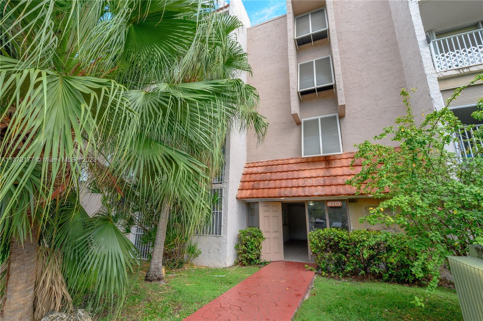 8501 NW 8th St Unit: 105