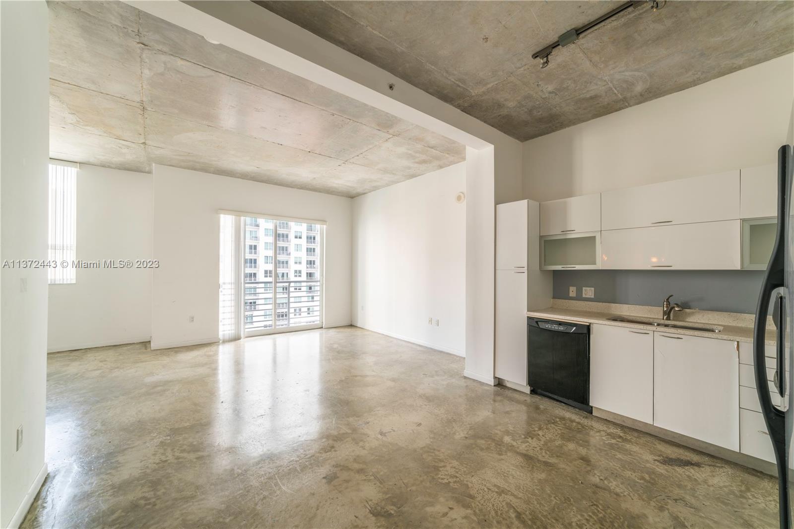 234 NE 3rd St Unit: 305