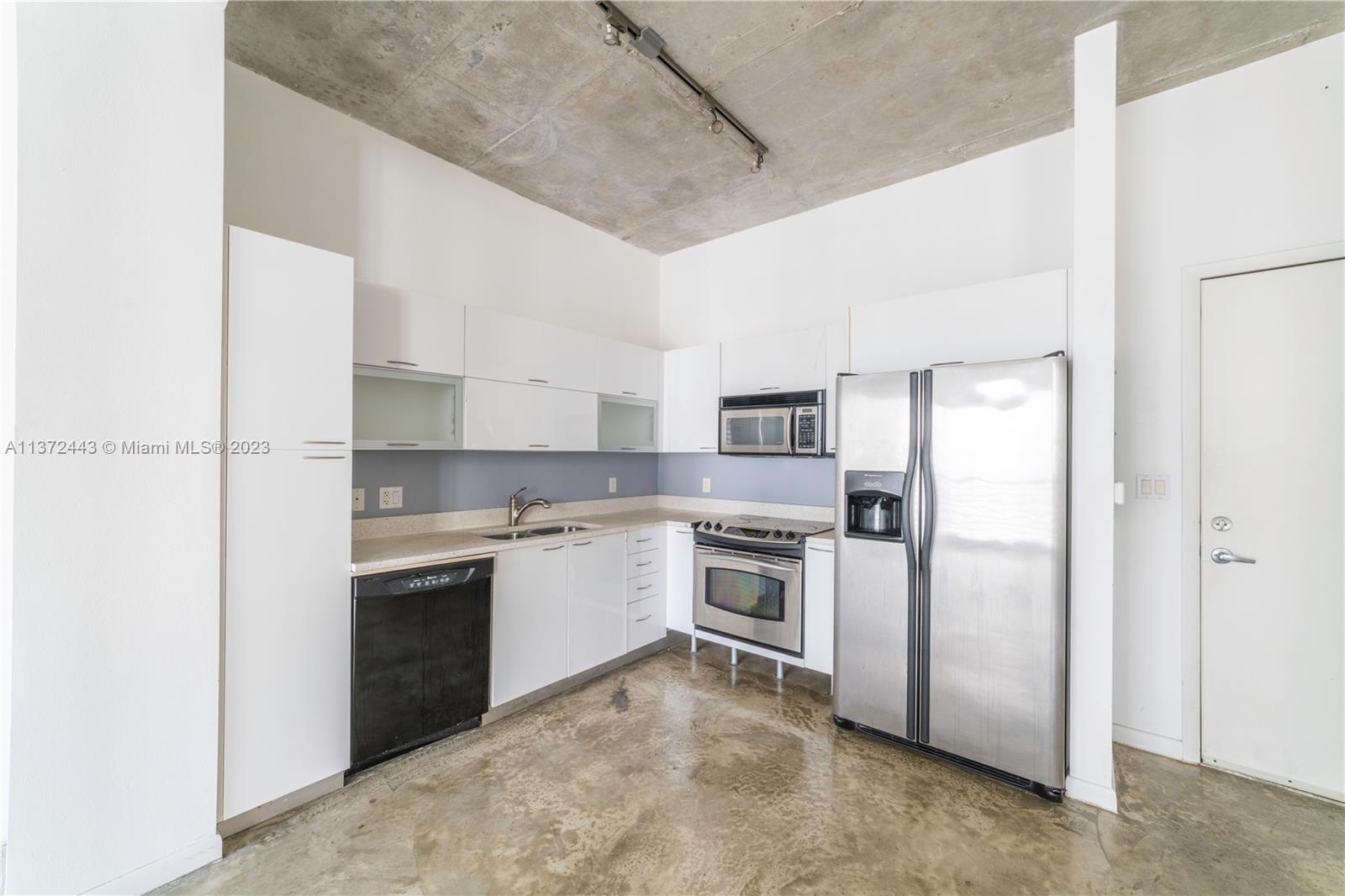 234 NE 3rd St Unit: 305
