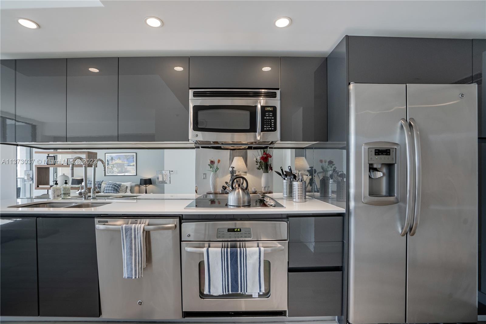 31 SE 6th St Unit: 2205