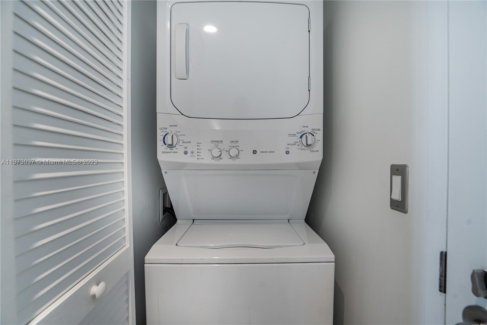 31 SE 6th St Unit: 2205