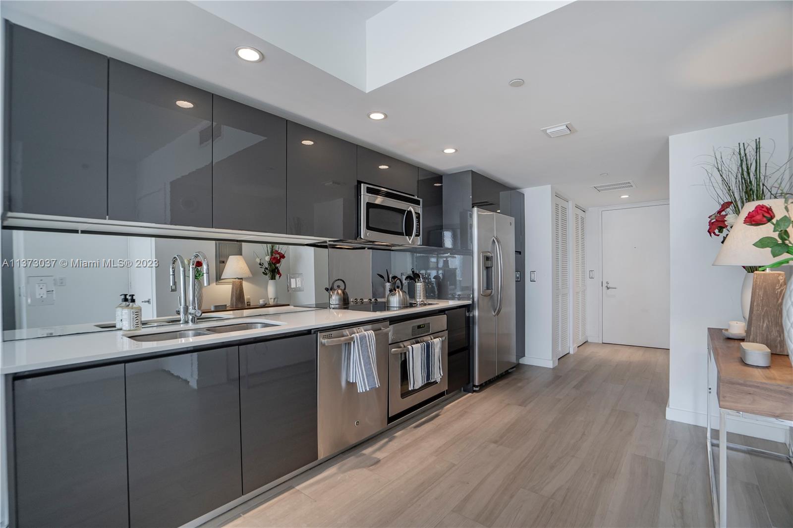31 SE 6th St Unit: 2205
