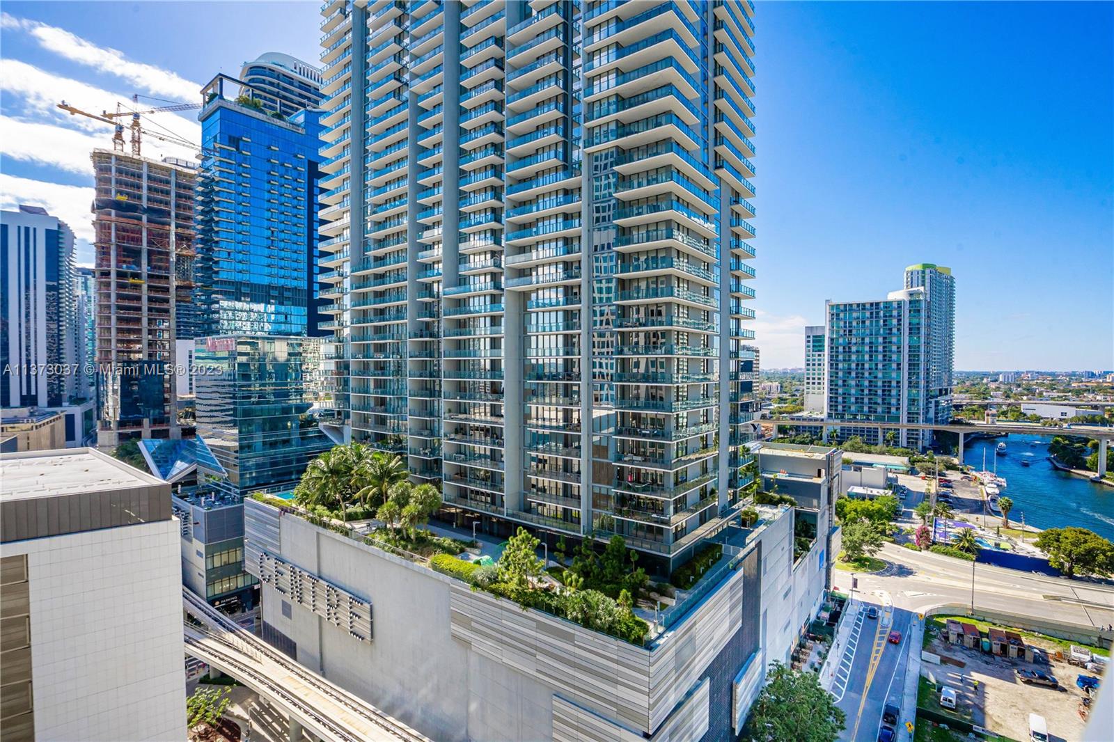 31 SE 6th St Unit: 2205