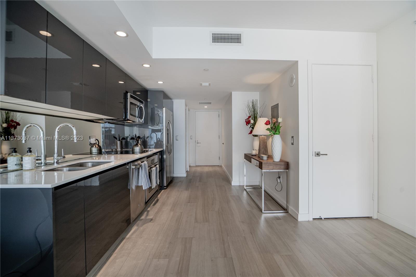 31 SE 6th St Unit: 2205