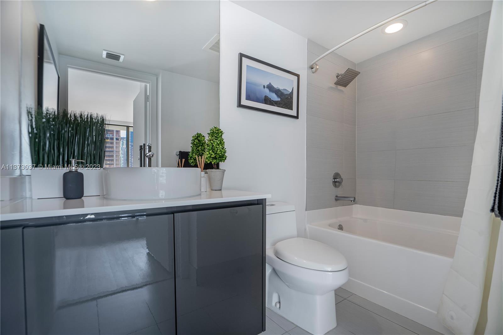 31 SE 6th St Unit: 2205