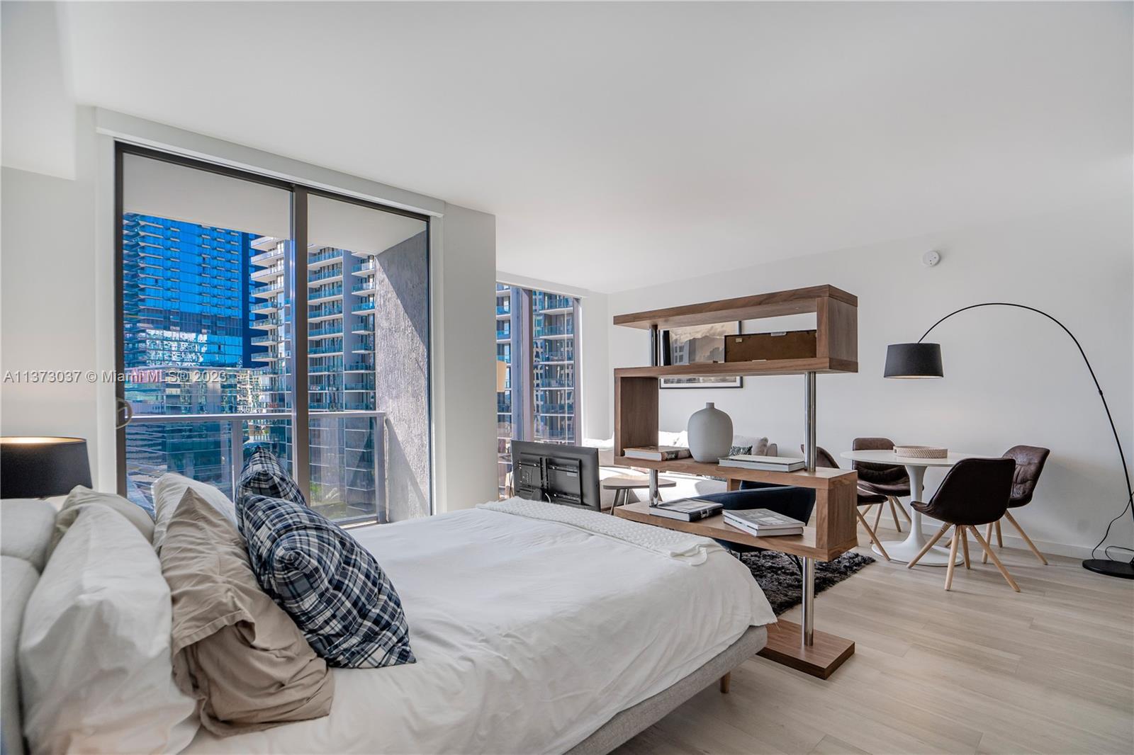 31 SE 6th St Unit: 2205