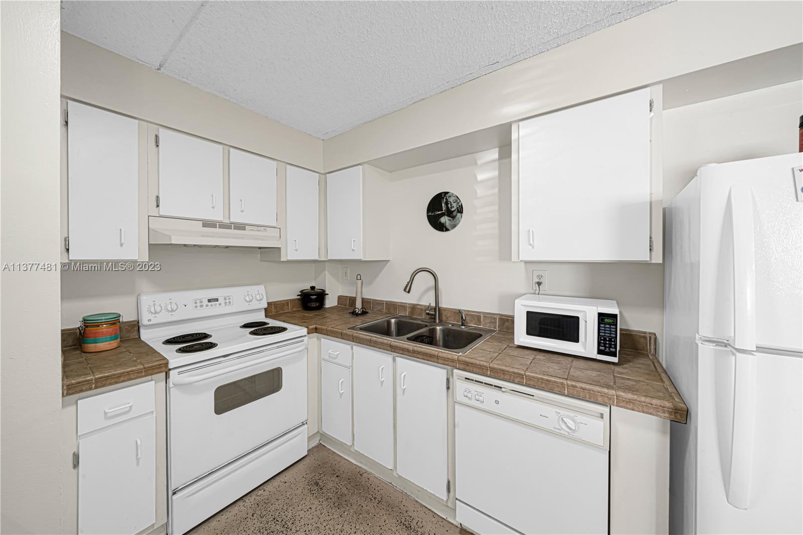 6195 NW 186th St Unit: 115