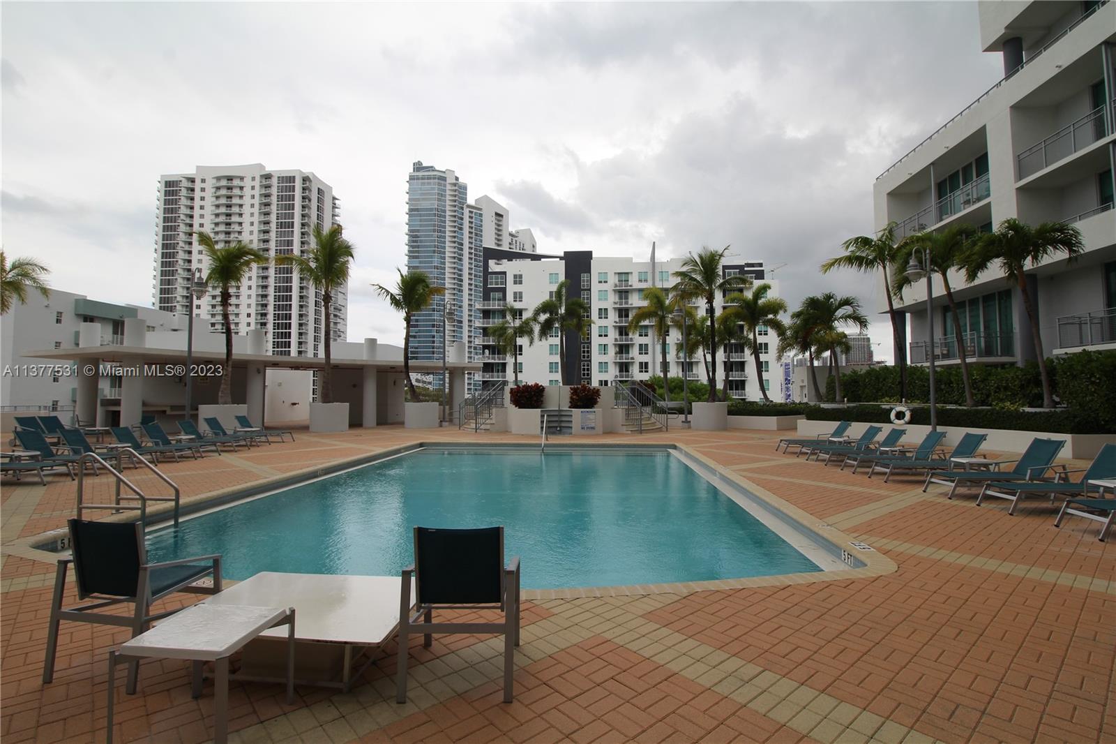 350 NE 24th St Unit: 615