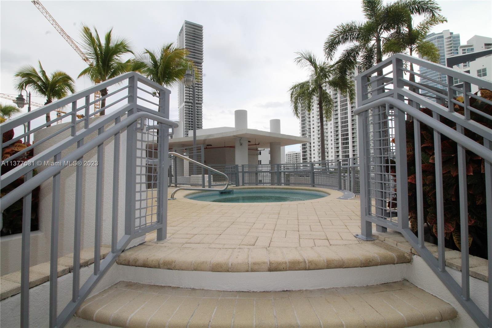 350 NE 24th St Unit: 615