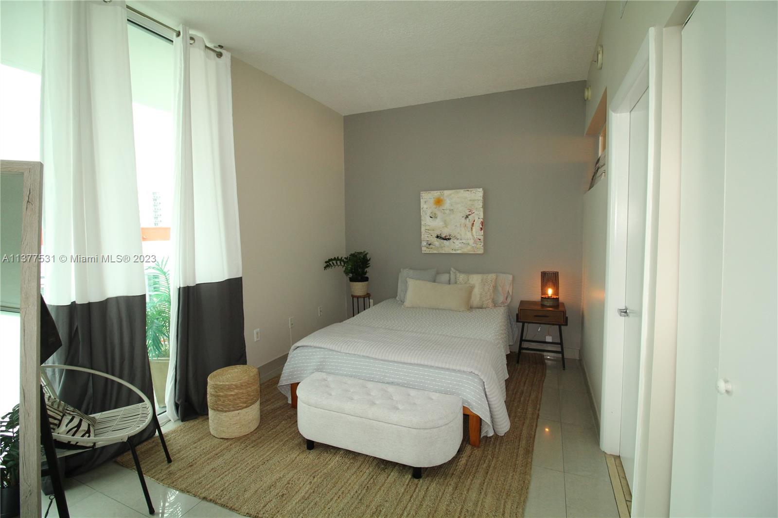 350 NE 24th St Unit: 615