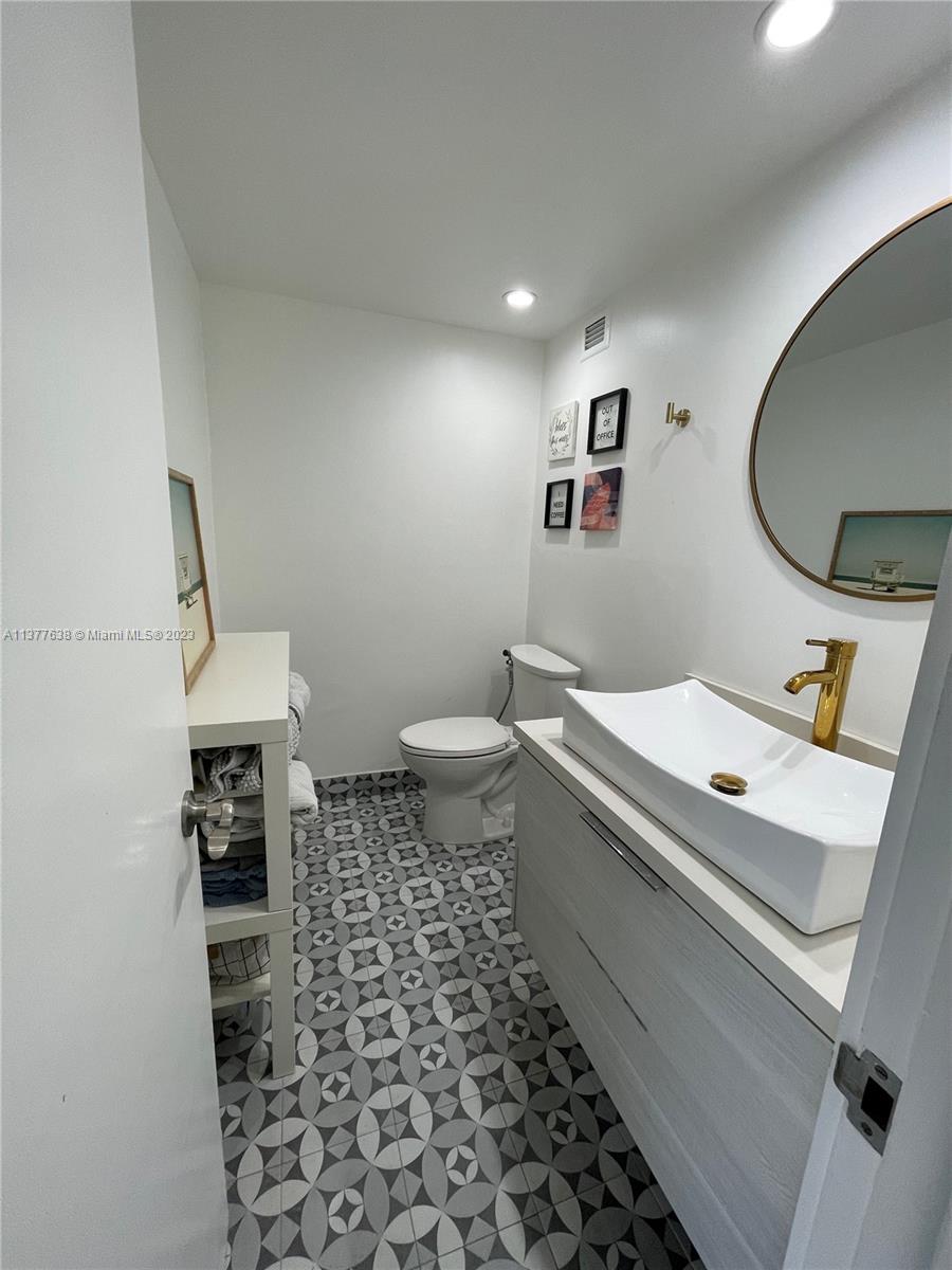 11111 Biscayne Blvd Unit: 18H