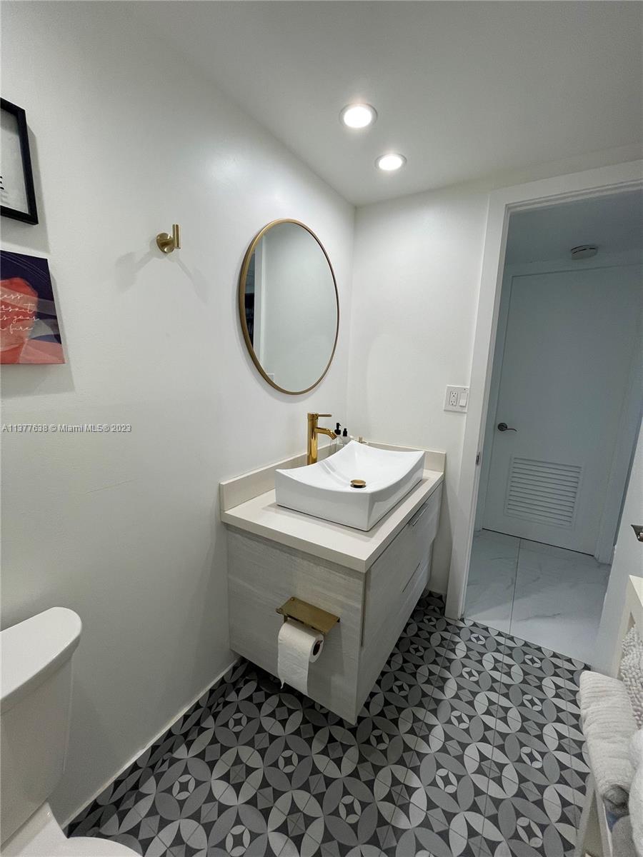11111 Biscayne Blvd Unit: 18H