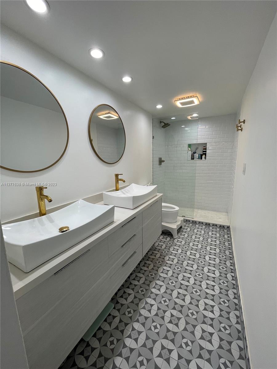 11111 Biscayne Blvd Unit: 18H