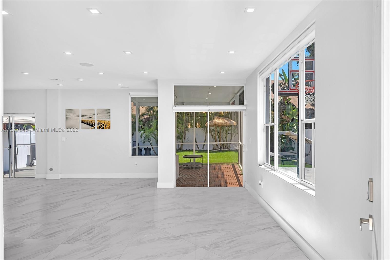 3085 N 36th Ave
