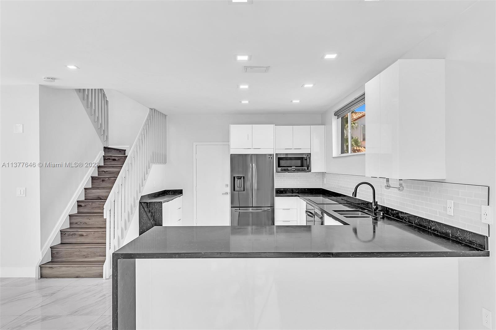 3085 N 36th Ave