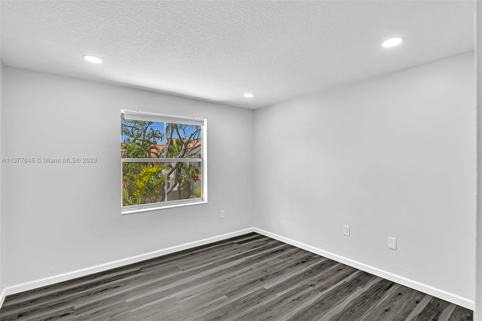 3085 N 36th Ave