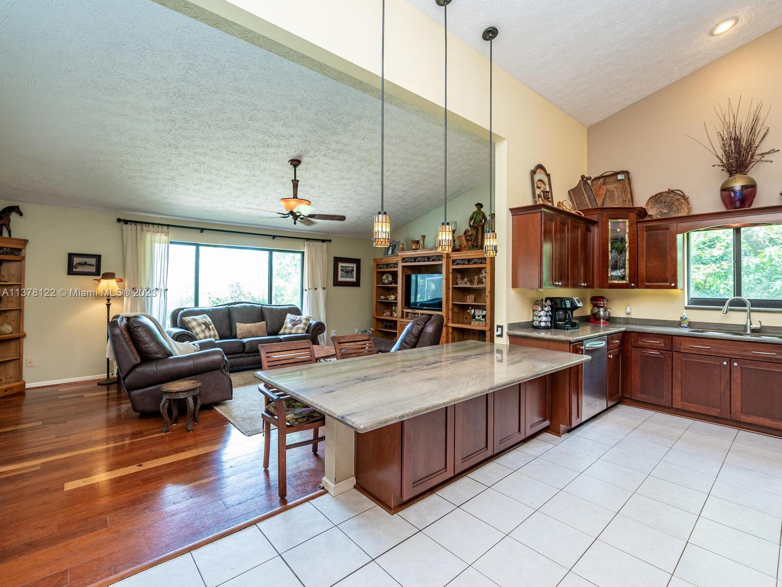 4050 SW 102nd Ave