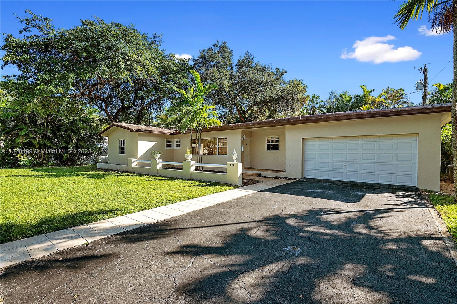 410 Castania Ave
