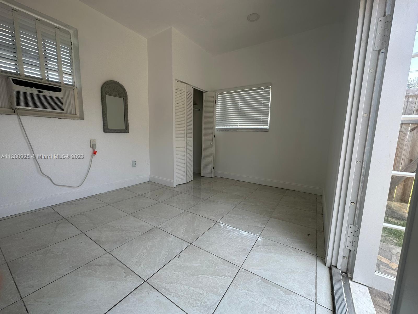 1635 Hollywood Bvd Unit: B