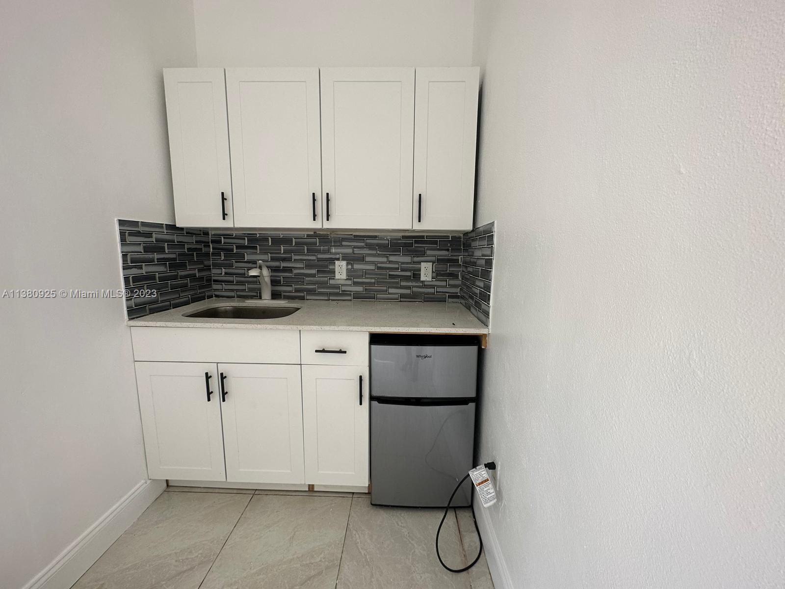 1635 Hollywood Bvd Unit: B