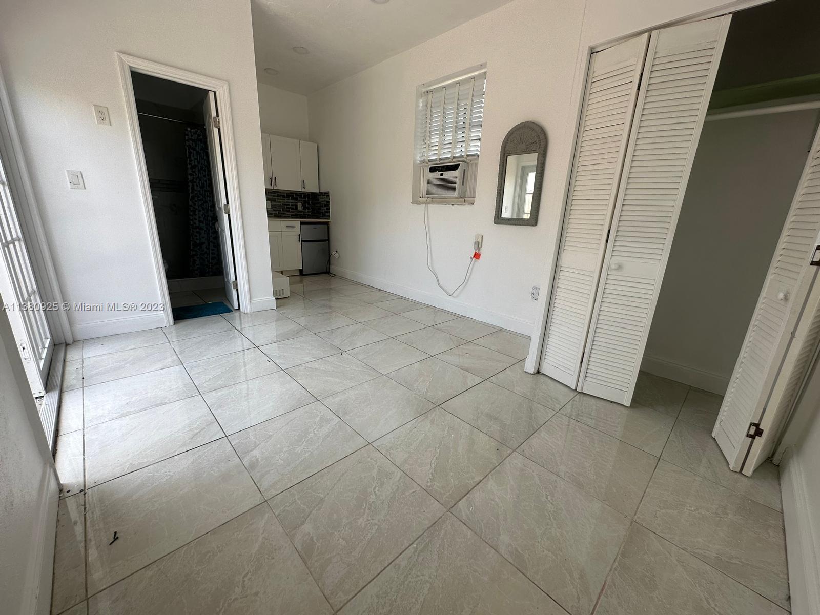 1635 Hollywood Bvd Unit: B