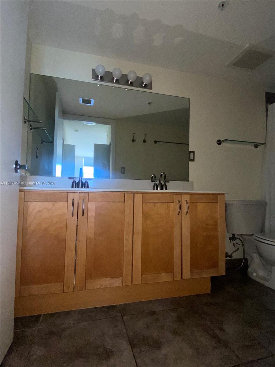 1555 N Treasure Dr Unit: 304