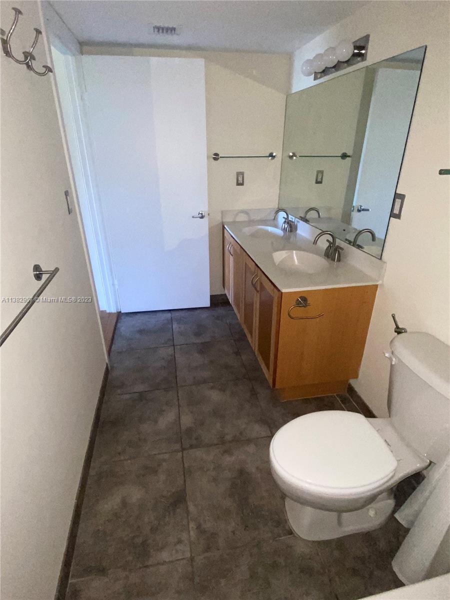 1555 N Treasure Dr Unit: 304