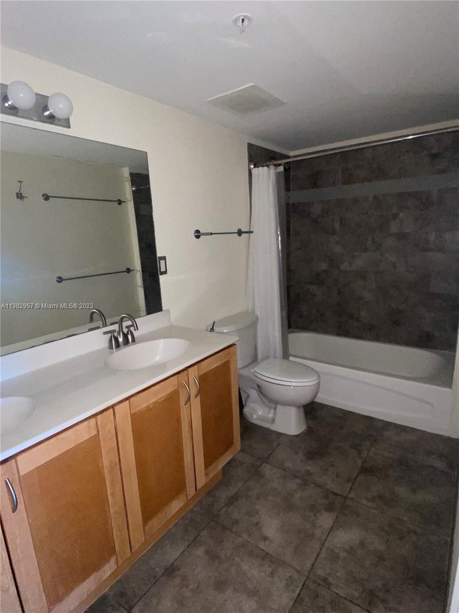 1555 N Treasure Dr Unit: 304