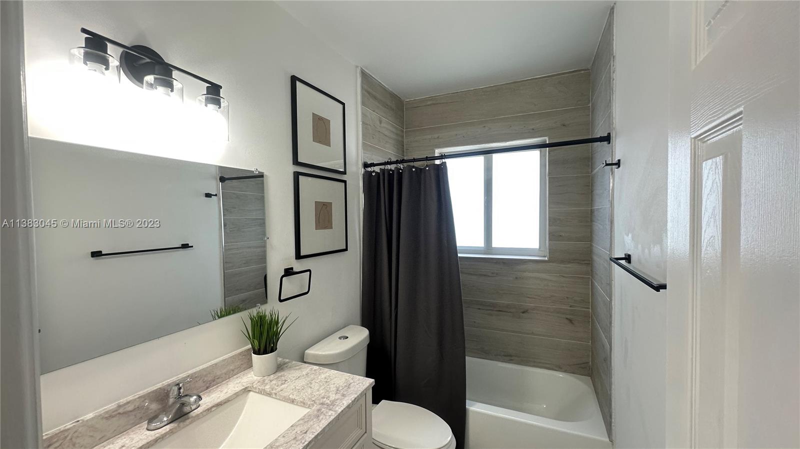 1415 NE 200th Ter Unit: .