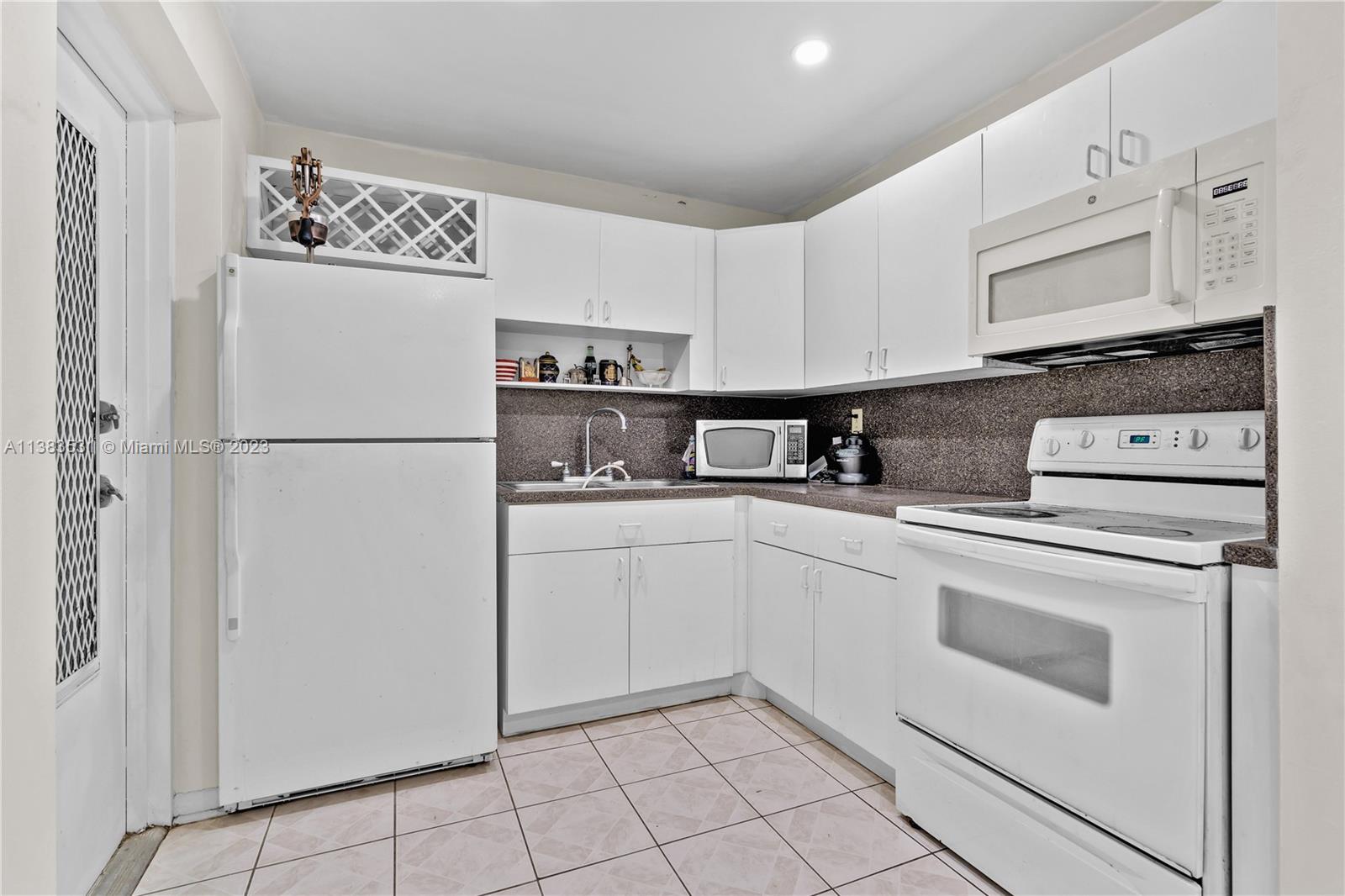 16850 S Glades Dr Unit: 6J
