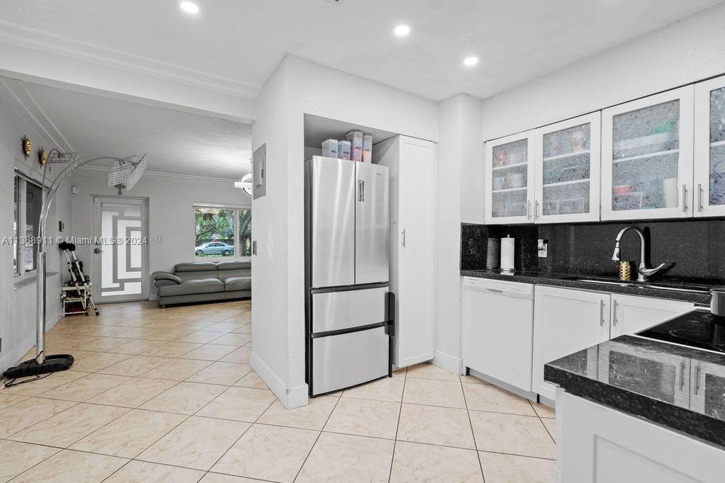 1221 NW 7th Ave