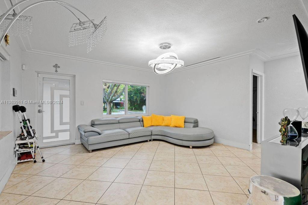 1221 NW 7th Ave