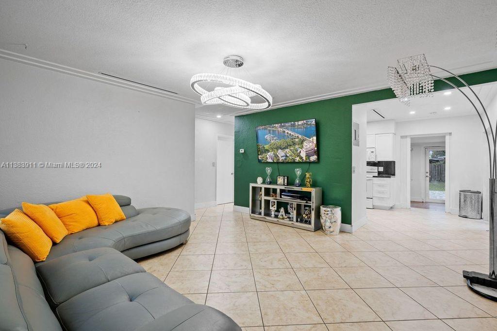 1221 NW 7th Ave