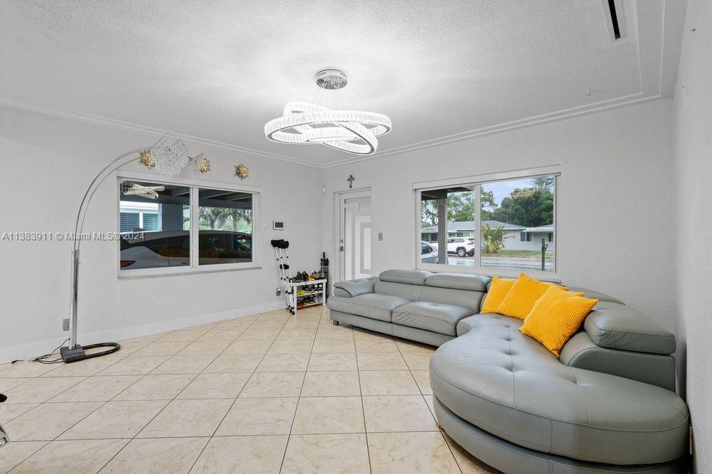 1221 NW 7th Ave