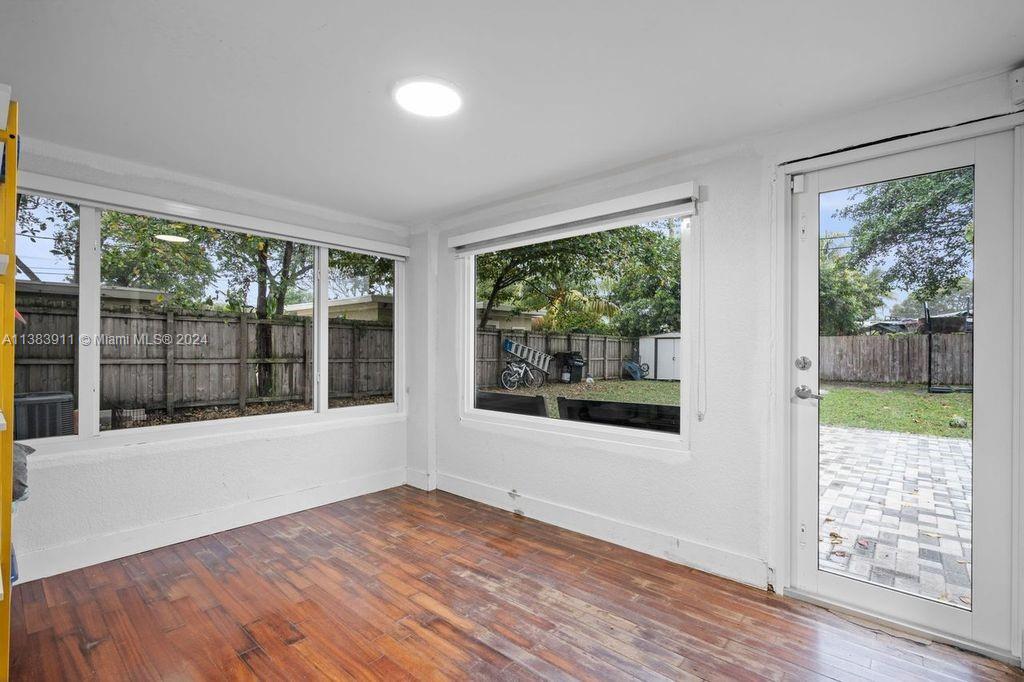 1221 NW 7th Ave